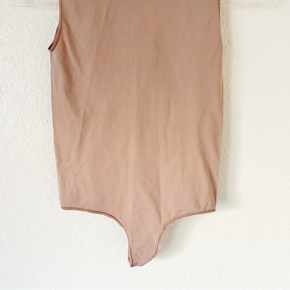 NEW Skims ESSENTIAL CREW NECK SLEEVELESS BODYSUIT size small medium - Picture 6 of 11